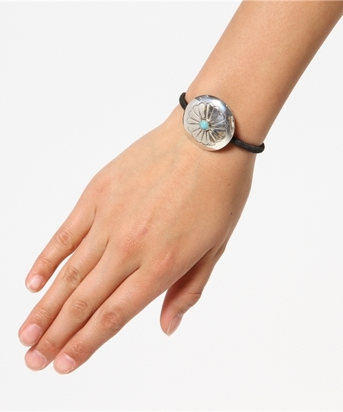 Chez toi（シェトワ）の「HARPO/コンチョヘアゴム（ヘアゴム・レディース・シルバー・FREE）」の2枚目の写真