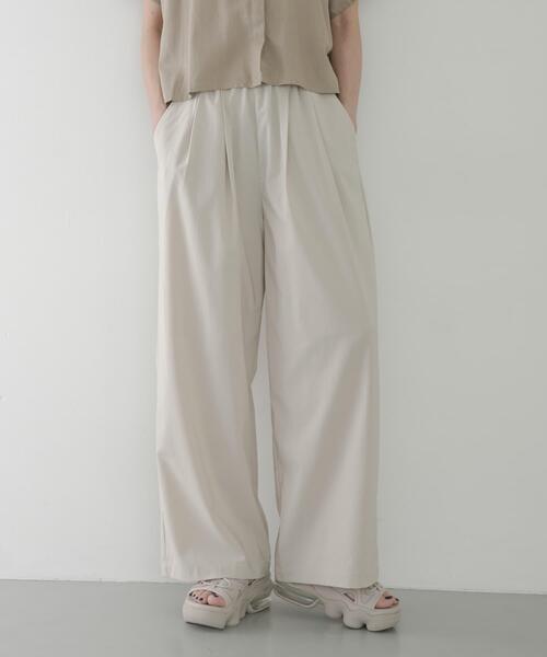 URBAN RESEARCH Sonny Label(アーバンリサーチサニーレーベル)の「機能素材イージーワイドパンツ(その他パンツ・レディース・チャコールグレー/アイボリー/ブラック・38/36)」の1枚目の写真