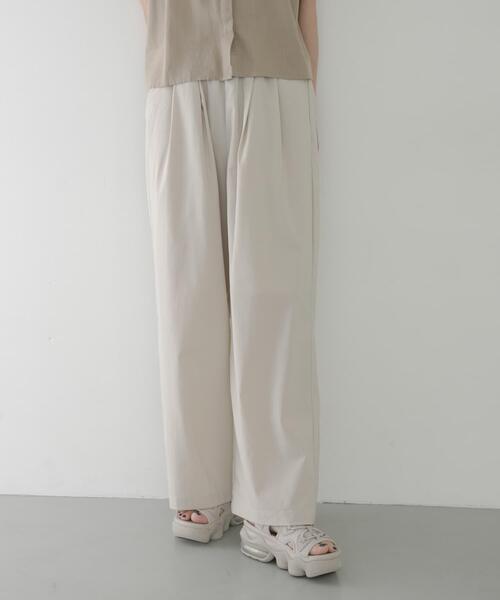 URBAN RESEARCH Sonny Label(アーバンリサーチサニーレーベル)の「機能素材イージーワイドパンツ(その他パンツ・レディース・チャコールグレー/アイボリー/ブラック・38/36)」の7枚目の写真