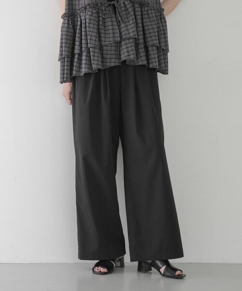 URBAN RESEARCH Sonny Label(アーバンリサーチサニーレーベル)の「機能素材イージーワイドパンツ(その他パンツ・レディース・チャコールグレー/アイボリー/ブラック・38/36)」の18枚目の写真