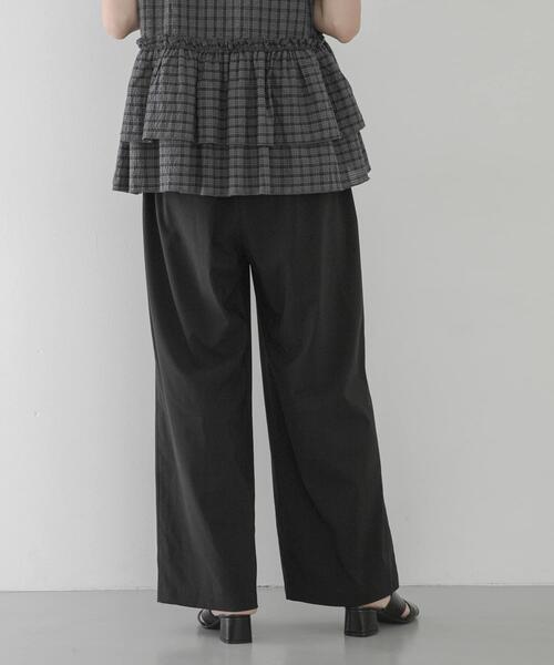 URBAN RESEARCH Sonny Label(アーバンリサーチサニーレーベル)の「機能素材イージーワイドパンツ(その他パンツ・レディース・チャコールグレー/アイボリー/ブラック・38/36)」の5枚目の写真