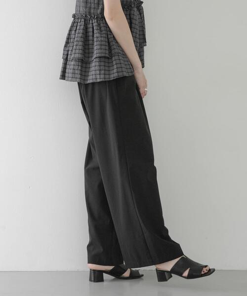 URBAN RESEARCH Sonny Label(アーバンリサーチサニーレーベル)の「機能素材イージーワイドパンツ(その他パンツ・レディース・チャコールグレー/アイボリー/ブラック・38/36)」の6枚目の写真
