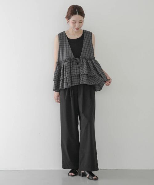 URBAN RESEARCH Sonny Label(アーバンリサーチサニーレーベル)の「機能素材イージーワイドパンツ(その他パンツ・レディース・チャコールグレー/アイボリー/ブラック・38/36)」の8枚目の写真