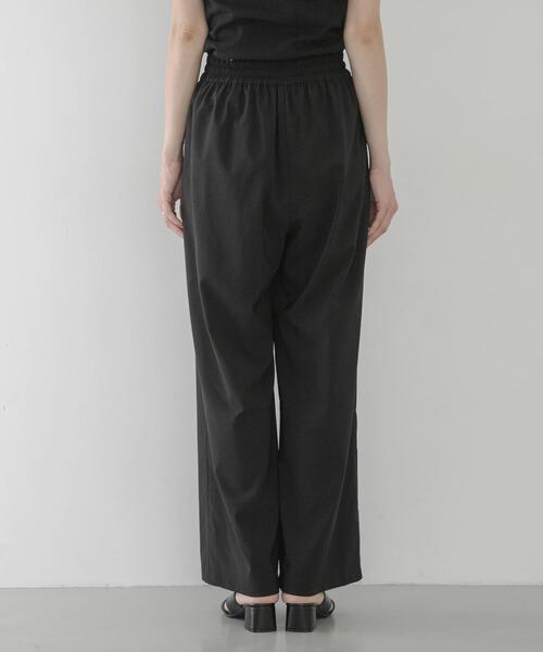 URBAN RESEARCH Sonny Label(アーバンリサーチサニーレーベル)の「機能素材イージーワイドパンツ(その他パンツ・レディース・チャコールグレー/アイボリー/ブラック・38/36)」の12枚目の写真