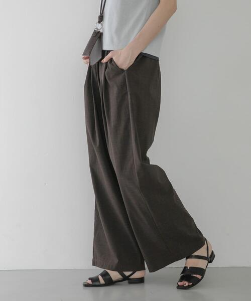 URBAN RESEARCH Sonny Label(アーバンリサーチサニーレーベル)の「機能素材イージーワイドパンツ(その他パンツ・レディース・チャコールグレー/アイボリー/ブラック・38/36)」の16枚目の写真