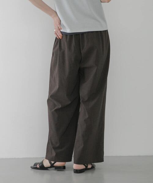 URBAN RESEARCH Sonny Label(アーバンリサーチサニーレーベル)の「機能素材イージーワイドパンツ(その他パンツ・レディース・チャコールグレー/アイボリー/ブラック・38/36)」の17枚目の写真