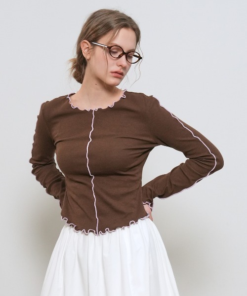 GENERAL IDEA(ジェネラルアイデア)の「GENERAL IDEA/ジェネラルアイディア INTERLOCK SLIM FIT T-SHIRT インターロックスリムフィットTシャツ メロー パイピング 配色 クルーネック ラウンドネック レディース 秋 秋服 2026年秋冬(Tシャツ/カットソー・レディース・クリーム/ブラウン・S/M/L)」の2枚目の写真