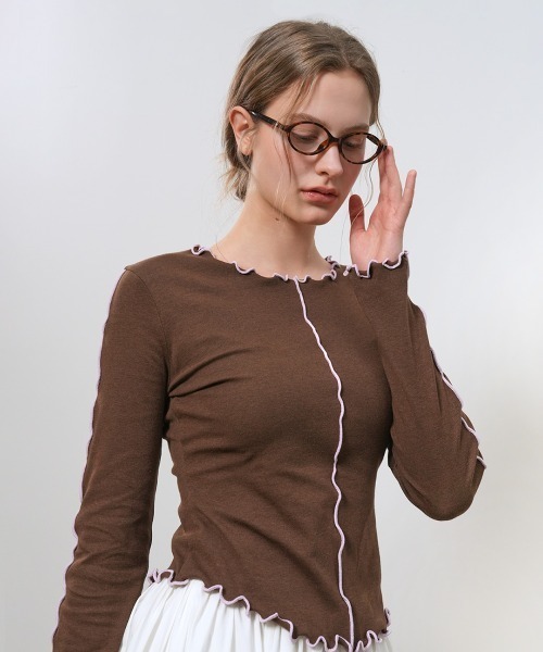 GENERAL IDEA(ジェネラルアイデア)の「GENERAL IDEA/ジェネラルアイディア INTERLOCK SLIM FIT T-SHIRT インターロックスリムフィットTシャツ メロー パイピング 配色 クルーネック ラウンドネック レディース 秋 秋服 2026年秋冬(Tシャツ/カットソー・レディース・クリーム/ブラウン・S/M/L)」の3枚目の写真