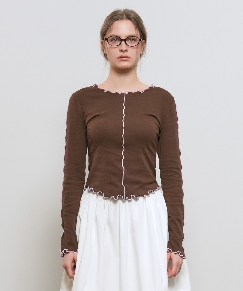 GENERAL IDEA(ジェネラルアイデア)の「GENERAL IDEA/ジェネラルアイディア INTERLOCK SLIM FIT T-SHIRT インターロックスリムフィットTシャツ メロー パイピング 配色 クルーネック ラウンドネック レディース 秋 秋服 2026年秋冬(Tシャツ/カットソー・レディース・クリーム/ブラウン・S/M/L)」の4枚目の写真