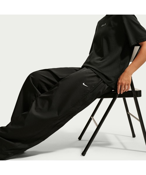 NIKE（ナイキ）の「NIKE/ナイキ WS ESSNTL ﾙｰｽﾞ ﾄﾗｯｸ PAN（その他パンツ・レディース・ベージュ/ブラック・S/M/L/XL）」の5枚目の写真