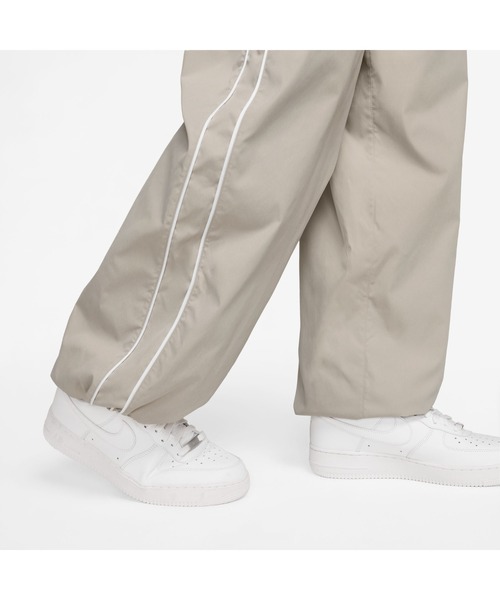 NIKE（ナイキ）の「NIKE/ナイキ WS ESSNTL ﾙｰｽﾞ ﾄﾗｯｸ PAN（その他パンツ・レディース・ベージュ/ブラック・S/M/L/XL）」の8枚目の写真