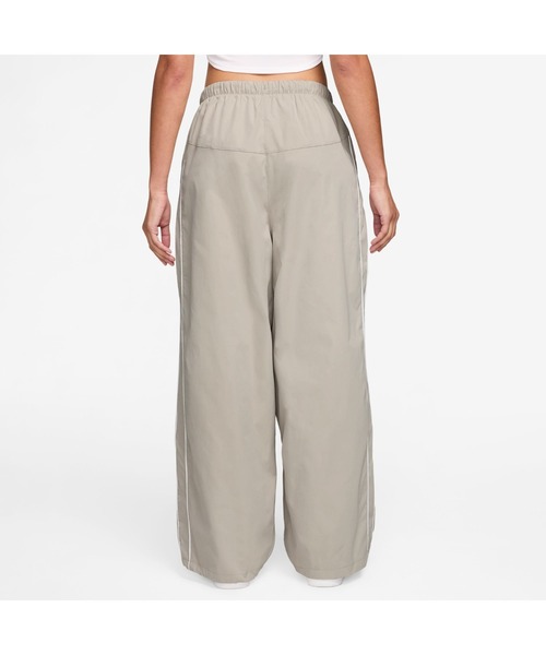 NIKE（ナイキ）の「NIKE/ナイキ WS ESSNTL ﾙｰｽﾞ ﾄﾗｯｸ PAN（その他パンツ・レディース・ベージュ/ブラック・S/M/L/XL）」の9枚目の写真