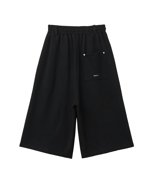 RENSE（レンセ）の「One-Tuck  Wide Bermuda Pants Black（スウェットパンツ・レディース・その他・OS）」の4枚目の写真