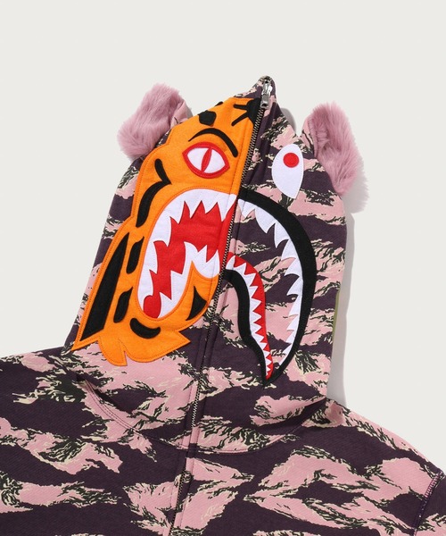A BATHING APE（アベイシングエイプ）の「TIGER CAMO TIGER SHARK FULL ZIP HOODIE（パーカー・レディース・ベージュ/ピンク・SMALL/MEDIUM）」の10枚目の写真