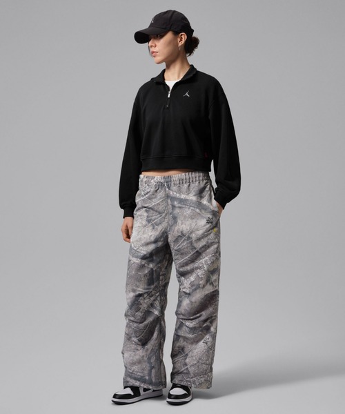 JORDAN BRAND(ジョーダンブランド)の「ジョーダン ブルックリン フリース ウィメンズ クロップド 1/4ジップ トレーナー / Jordan Brooklyn Fleece Women's Cropped 1/4-Zip Pullover IV7532-010 Black(スウェット・レディース・ブラック・XL/S/M/L/XS)」の13枚目の写真