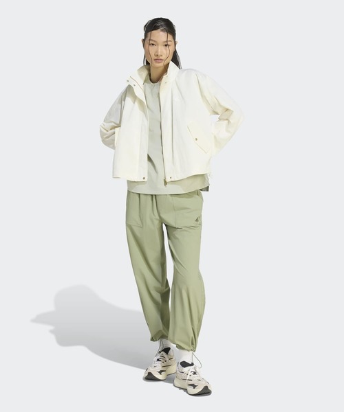 adidas(アディダス)の「ラックスフローしわ加工ウーブン ルーズフィット ジャケット / アディダス adidas(その他アウター・レディース・ホワイト・X-LARGE/SMALL/MEDIUM/LARGE/XX-LARGE)」の5枚目の写真