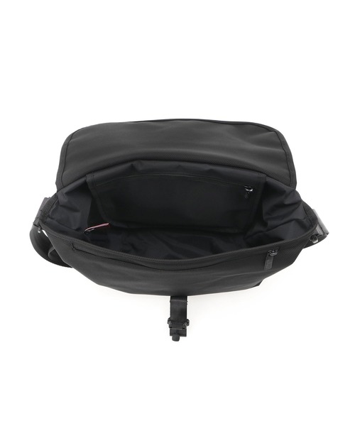 Manhattan Portage BLACK LABEL(マンハッタンポーテージ ブラックレーベル)の「HIGH LINE MESSENGER BAG(XS) FZP FIDLOCK V-BUCKLE CORDURA BALLISTIC FABRIC(メッセンジャーバッグ・メンズ・ブラック・X-SMALL)」の12枚目の写真