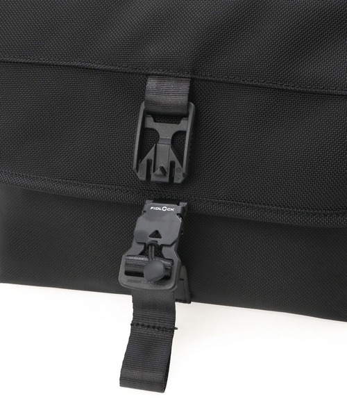 Manhattan Portage BLACK LABEL(マンハッタンポーテージ ブラックレーベル)の「HIGH LINE MESSENGER BAG(XS) FZP FIDLOCK V-BUCKLE CORDURA BALLISTIC FABRIC(メッセンジャーバッグ・メンズ・ブラック・X-SMALL)」の3枚目の写真