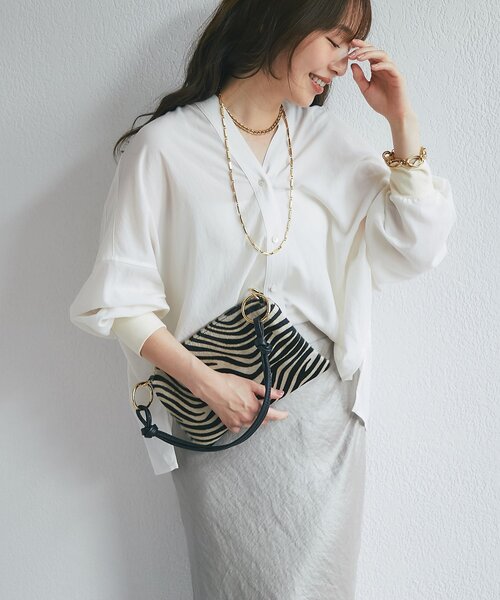La boutique BonBon(ラブティックボンボン)の「ストレッチジョーゼットシャツカーデ(シャツ/ブラウス・レディース・オフホワイト/チャコールグレー・FREE)」の6枚目の写真