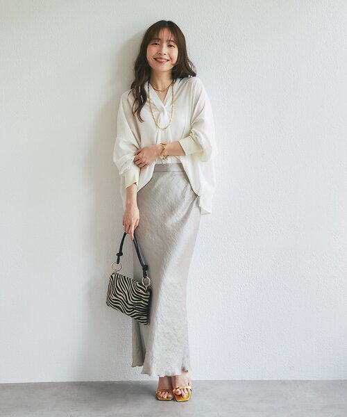 La boutique BonBon(ラブティックボンボン)の「ストレッチジョーゼットシャツカーデ(シャツ/ブラウス・レディース・オフホワイト/チャコールグレー・FREE)」の7枚目の写真