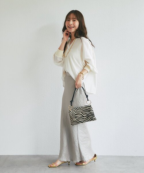 La boutique BonBon(ラブティックボンボン)の「ストレッチジョーゼットシャツカーデ(シャツ/ブラウス・レディース・オフホワイト/チャコールグレー・FREE)」の8枚目の写真