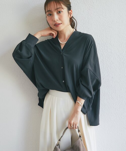 La boutique BonBon(ラブティックボンボン)の「ストレッチジョーゼットシャツカーデ(シャツ/ブラウス・レディース・オフホワイト/チャコールグレー・FREE)」の15枚目の写真