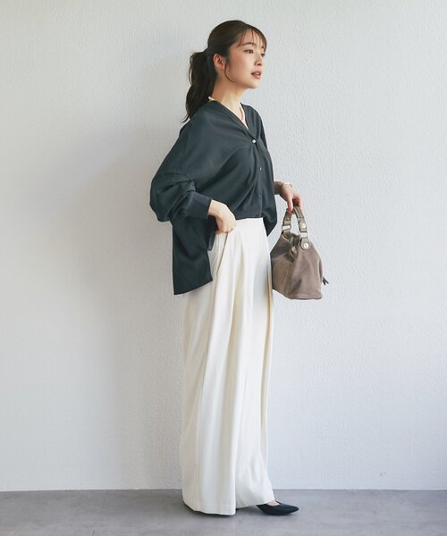La boutique BonBon(ラブティックボンボン)の「ストレッチジョーゼットシャツカーデ(シャツ/ブラウス・レディース・オフホワイト/チャコールグレー・FREE)」の17枚目の写真