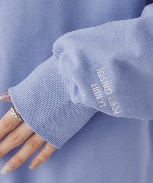 DISCOAT(ディスコート)の「ワンポイント刺繍カラースウェット《ユニセックス》(Tシャツ/カットソー・レディース・イエロー/パープル/ブラウン・MEDIUM/LARGE)」の13枚目の写真