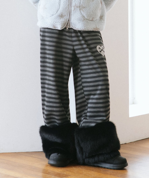 Cavish（カビシ）の「STRIPED FUR KITTEN WIDE SWEAT PANTS BLACK(CV2GFFPA01A)（スウェットパンツ・レディース・ブラック・SMALL/MEDIUM）」の3枚目の写真