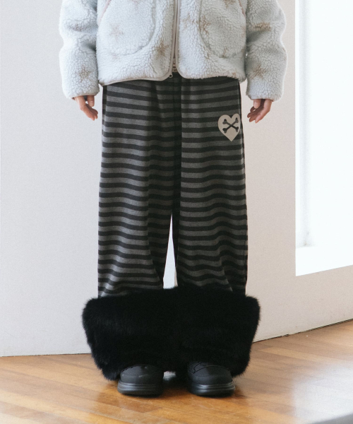 Cavish（カビシ）の「STRIPED FUR KITTEN WIDE SWEAT PANTS BLACK(CV2GFFPA01A)（スウェットパンツ・レディース・ブラック・SMALL/MEDIUM）」の4枚目の写真