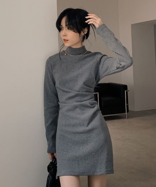 SHEPP(シープ)の「【26年秋冬新作】《肩パッド入り》シャーリング サイドギャザー ベロアモックネック長袖ミニワンピース(ワンピース・レディース・ブラック/グレー・M)」の12枚目の写真