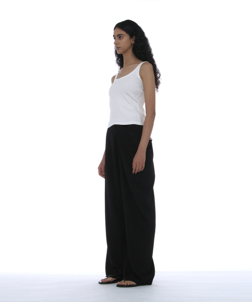 PARTIMENTO WOMEN(パルティメントウィメン)の「アンバランスドドレープウエストパンツ_ブラック(その他パンツ・レディース・その他・SMALL/MEDIUM)」の7枚目の写真