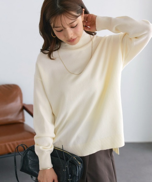 Pierrot(ピエロ)の「ハイネックプレミアムカシミヤタッチスリットオーバーニット(ニット/セーター・レディース・アイボリー/ダークブラウン/ブラック/ロイヤルブルー/チャコール・M/LL/L)」の19枚目の写真