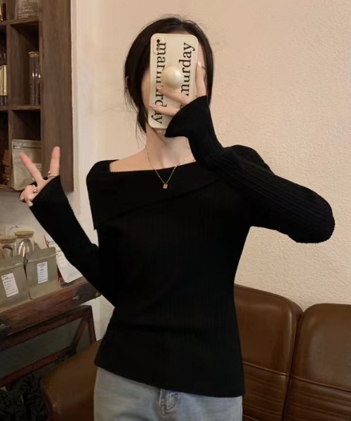 Aelina(エリナ)の「ボートネック長袖ニットセーター(ニット/セーター・レディース・ベージュ/ホワイト/グレー/レッド/モカ/ブラック・FREE)」の20枚目の写真