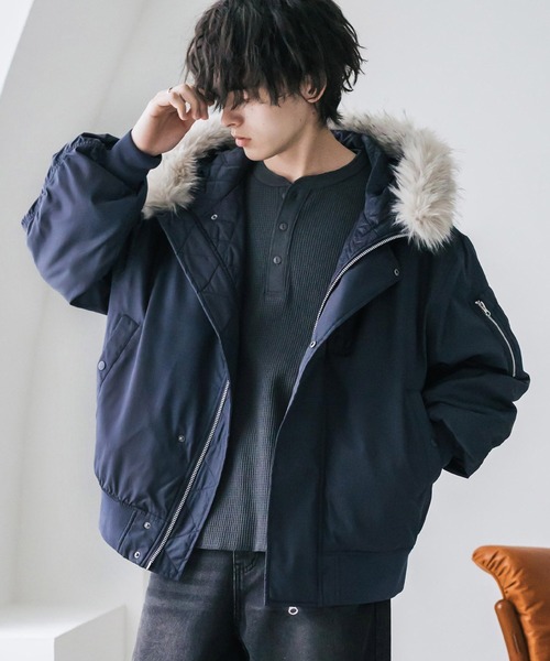 Rocky Monroe(ロッキーモンロー)の「オーバーサイズ DEWSPO N-2Bフライトミリタリー中綿ジャケット/ファーフードブルゾン(ミリタリージャケット・メンズ・ブラック/ホワイト/カーキ/ネイビー/ワイン・XL/M/L)」の4枚目の写真