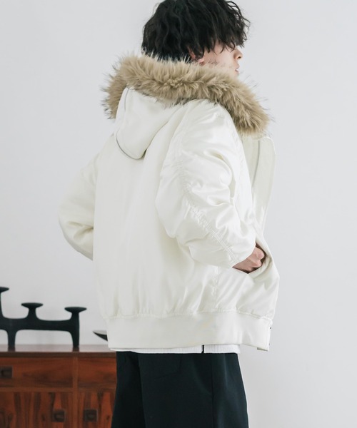 Rocky Monroe(ロッキーモンロー)の「オーバーサイズ DEWSPO N-2Bフライトミリタリー中綿ジャケット/ファーフードブルゾン(ミリタリージャケット・メンズ・ブラック/ホワイト/カーキ/ネイビー/ワイン・XL/M/L)」の6枚目の写真