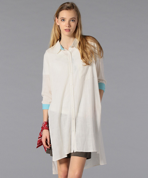 LOVELESS（ラブレス）の「【LOVELESS】WOMENS サイドスリットリネンロングシャツ（シャツ/ブラウス・レディース・ホワイト/ブラウン/ブルー・36/34）」の2枚目の写真