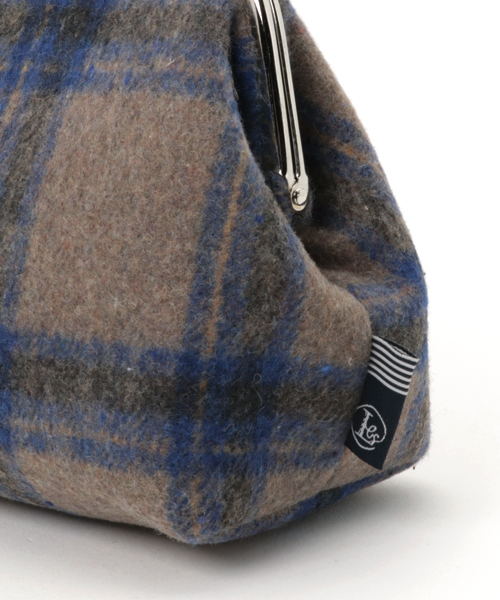 LBC（エルビーシー）の「がま口ポーチ M （ポーチ・レディース・ベージュ/グレー・ONE SIZE）」の6枚目の写真