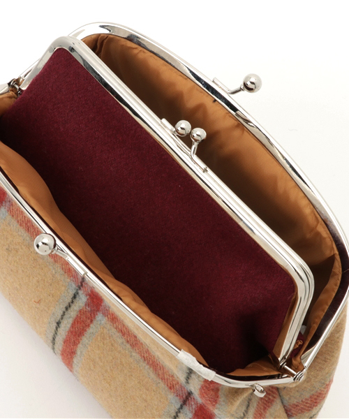 LBC（エルビーシー）の「がま口ポーチ M （ポーチ・レディース・ベージュ/グレー・ONE SIZE）」の10枚目の写真