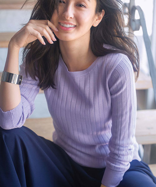 GeeRA（ジーラ）の「洗える制菌加工ワイドリブニット（Tシャツ/カットソー・レディース・ライトグレー/ラベンダー/オフホワイト/ブラック・LARGE/MEDIUM/SMALL/X-LARGE/XX-LARGE）」の4枚目の写真