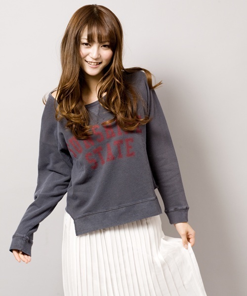 WEGO（ウィゴー）の「ロゴプリントスウェットプルオーバー（スウェット・レディース・ブラック/杢グレー/オートミール/ブルー/レッド・FREE）」の2枚目の写真