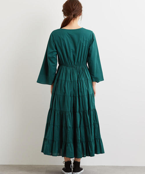 green label relaxing(グリーンレーベルリラクシング)の「CFC INDIA Vネック ティアード ワンピース(ワンピース・レディース・ベージュ/ネイビー/ダークグリーン・FREE)」の4枚目の写真