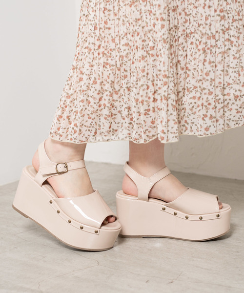 WEGO（ウィゴー）の「WEGO/厚底スタッズサンダル（サンダル・レディース・ピンク/ブラック系その他/ベージュ/ブラック・MEDIUM/LARGE）」の4枚目の写真