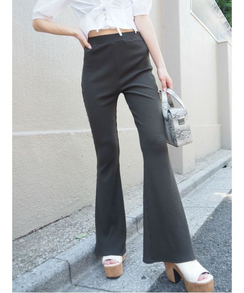 EVRIS（エヴリス）の「リブフレアレギンス（レギンス/スパッツ・レディース・ブラック/ブラウン/グレー/カーキ・FREE）」の3枚目の写真