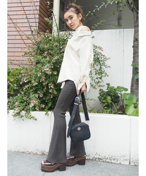 EVRIS（エヴリス）の「リブフレアレギンス（レギンス/スパッツ・レディース・ブラック/ブラウン/グレー/カーキ・FREE）」の7枚目の写真