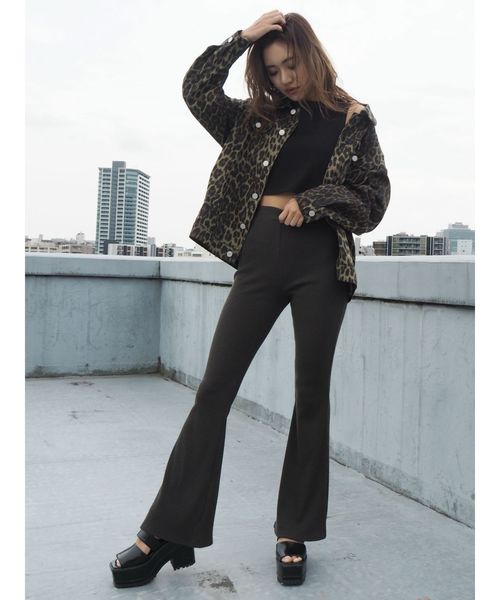 EVRIS（エヴリス）の「リブフレアレギンス（レギンス/スパッツ・レディース・ブラック/ブラウン/グレー/カーキ・FREE）」の8枚目の写真