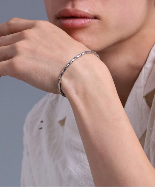 LION HEART（ライオンハート）の「【限定展開】“LH-1”トライバングル/サージカルステンレス（金属アレルギー対応）【LION HEART / ライオンハート】（バングル/リストバンド・メンズ・シルバー系その他/ブラック系その他/ゴールド系その他/シルバー系その他2/ブラック系その他2/ゴールド/ゴールド系その他2・ONE SIZE）」の20枚目の写真