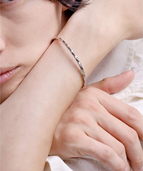 LION HEART（ライオンハート）の「【限定展開】“LH-1”トライバングル/サージカルステンレス（金属アレルギー対応）【LION HEART / ライオンハート】（バングル/リストバンド・メンズ・シルバー系その他/ブラック系その他/ゴールド系その他/シルバー系その他2/ブラック系その他2/ゴールド/ゴールド系その他2・ONE SIZE）」の19枚目の写真