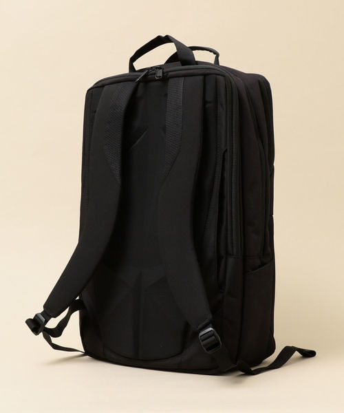 THE NORTH FACE(ザノースフェイス)の「THE NORTH FACE: SHUTTLE DAY PACK (バックパック)(バックパック/リュック・メンズ・ブラック・ONE SIZE)」の3枚目の写真