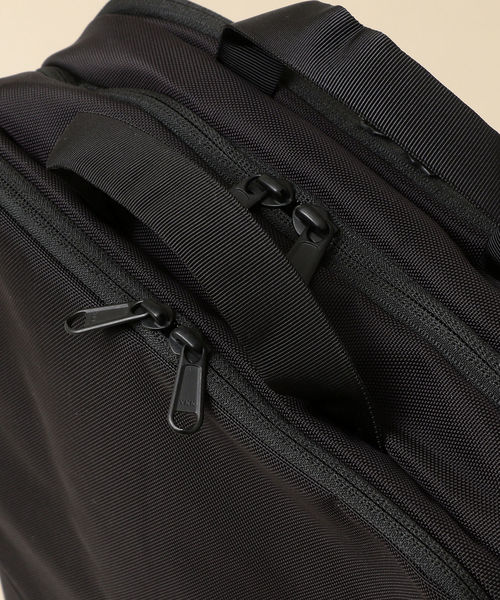 THE NORTH FACE(ザノースフェイス)の「THE NORTH FACE: SHUTTLE DAY PACK (バックパック)(バックパック/リュック・メンズ・ブラック・ONE SIZE)」の2枚目の写真